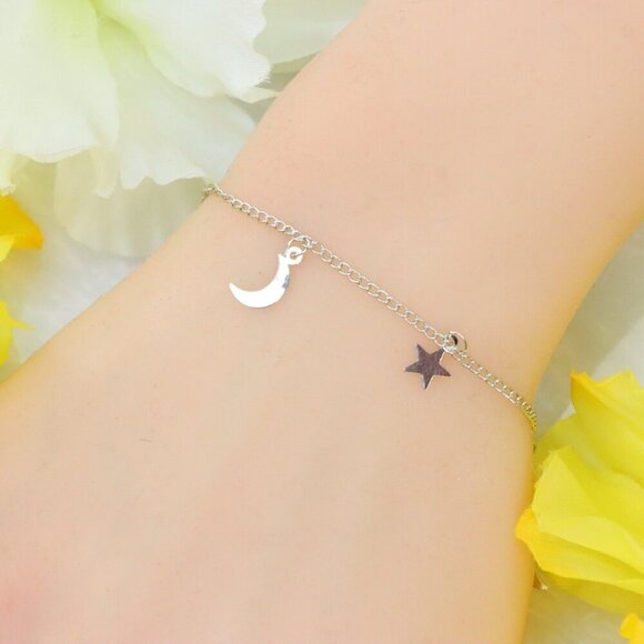 "Minimalist Bracelet, Sleek & Modern Design, Women’s Fashion, YC110239-B - Picture 6 of 10